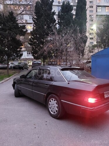 Mercedes E 230 1991, 235,784 km - 2.3 l - Bakı