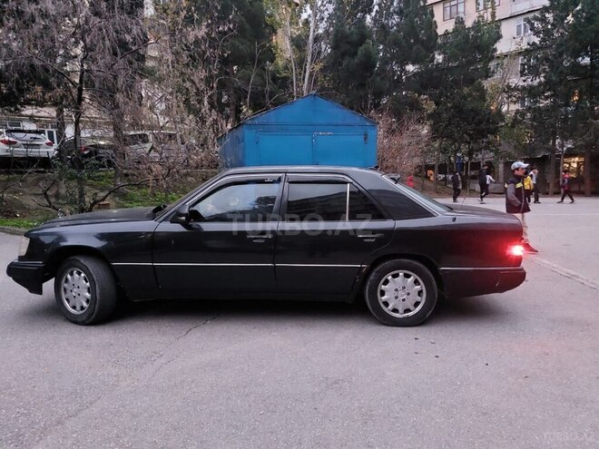 Mercedes E 230 1991, 235,784 km - 2.3 l - Bakı
