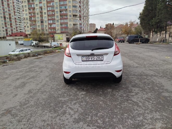 Ford Fiesta 2014, 152,000 km - 1.6 л - Bakı
