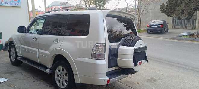 Mitsubishi Pajero 2010, 285,000 km - 3.5 л - Bakı