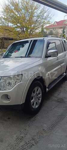Mitsubishi Pajero 2010, 285,000 km - 3.5 л - Bakı
