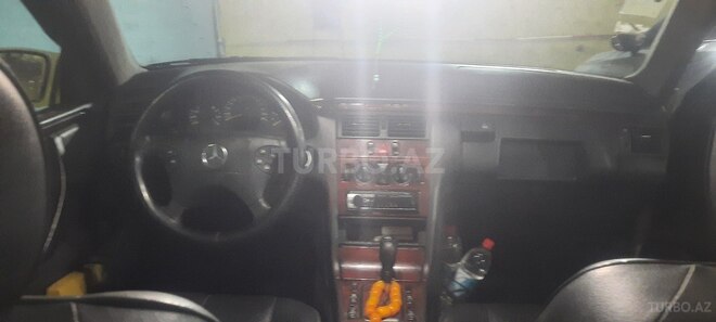 Mercedes E 220 d 2002, 212,341 km - 2.2 l - Bakı