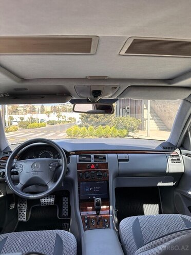 Mercedes E 240 2001, 277,854 km - 2.6 l - Bakı