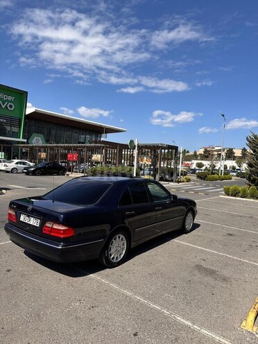 Mercedes E 240 2001, 277,854 km - 2.6 l - Bakı