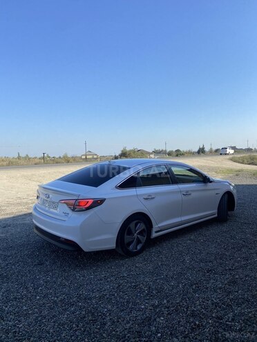 Hyundai Sonata-5