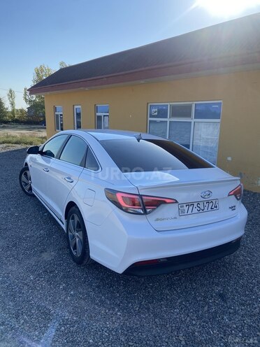 Hyundai Sonata-4