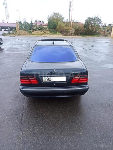 Mercedes E 270 2001, 422,400 km - 2.7 l - Bakı