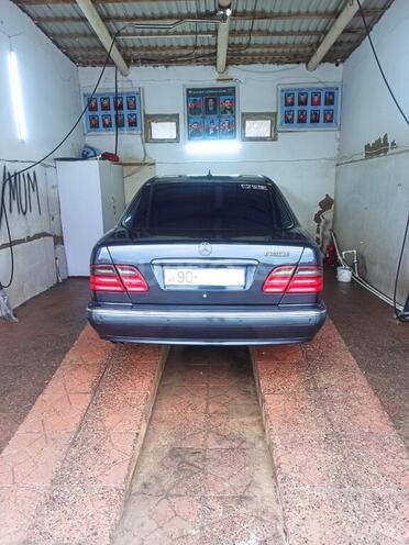 Mercedes E 270 2001, 422,400 km - 2.7 l - Bakı