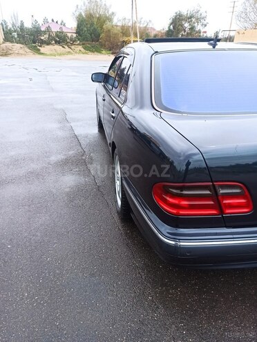 Mercedes E 270 2001, 422,400 km - 2.7 l - Bakı