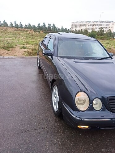 Mercedes E 270 2001, 422,400 km - 2.7 l - Bakı
