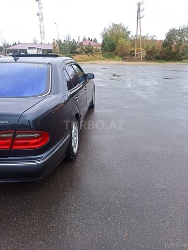 Mercedes E 270 2001, 422,400 km - 2.7 l - Bakı
