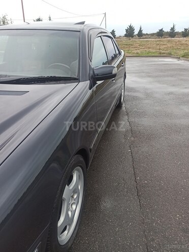 Mercedes E 270 2001, 422,400 km - 2.7 l - Bakı
