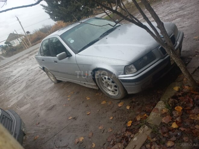 BMW 318 1997, 350,000 km - 1.8 l - Salyan