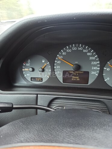 Mercedes E 270 2001, 422,400 km - 2.7 l - Bakı