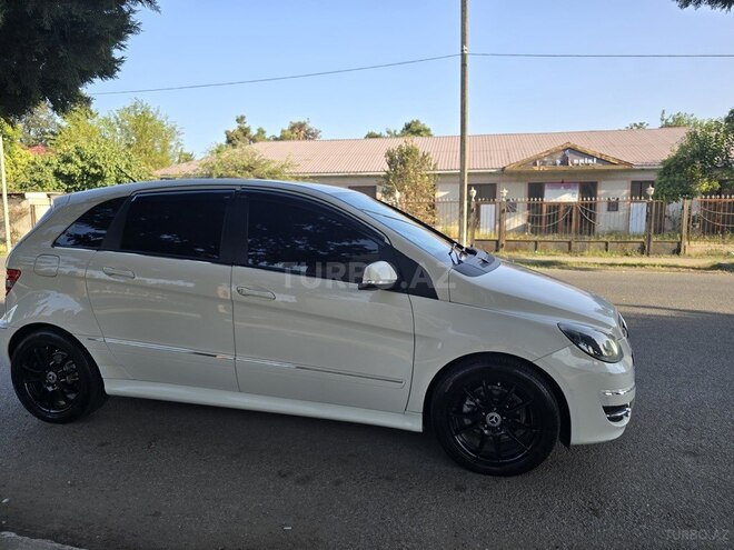 Mercedes B 180 2011, 98,000 km - 1.7 л - Lənkəran