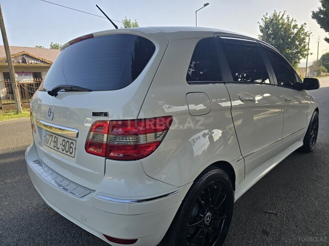 Mercedes B 180 2011, 98,000 km - 1.7 л - Lənkəran