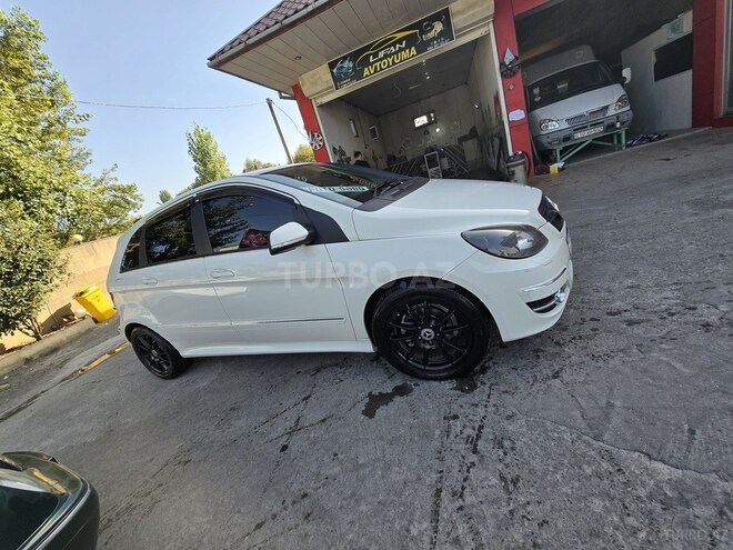 Mercedes B 180 2011, 98,000 km - 1.7 л - Lənkəran