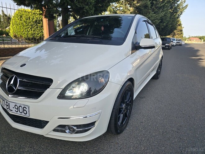 Mercedes B 180 2011, 98,000 km - 1.7 л - Lənkəran
