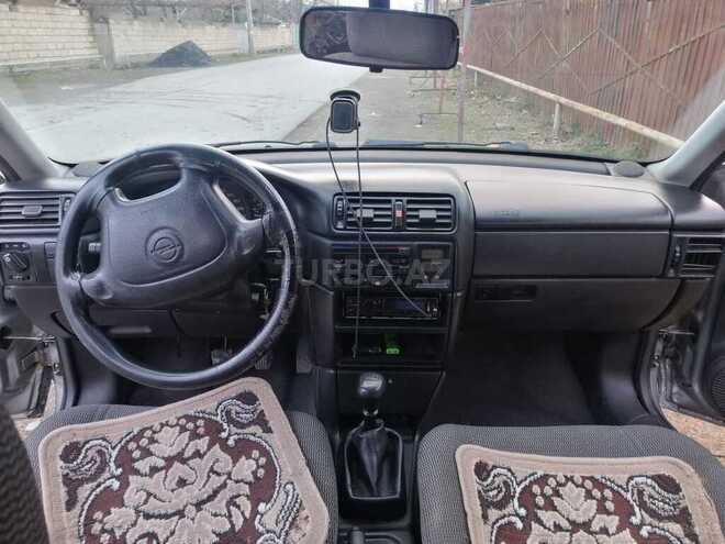Opel Vectra 1995, 272,940 km - 1.6 l - Zaqatala