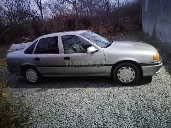 Opel Vectra 1995, 272,940 km - 1.6 l - Zaqatala