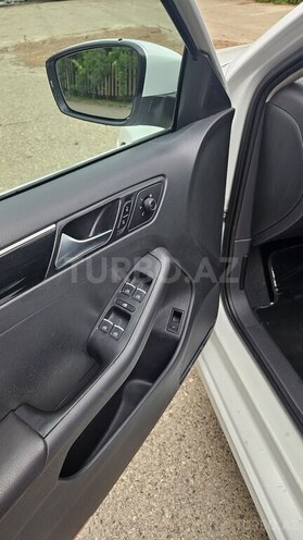 Volkswagen Jetta-8
