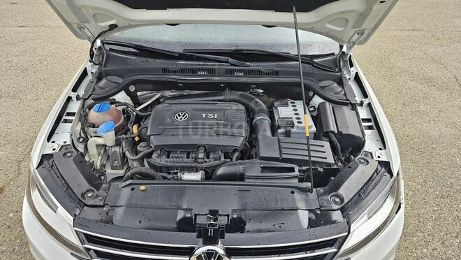 Volkswagen Jetta-11