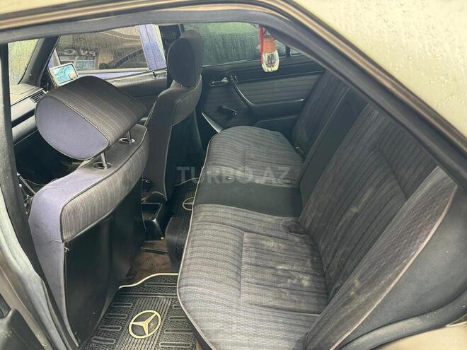 Mercedes E 260 1986, 234,567 km - 2.6 l - Bakı
