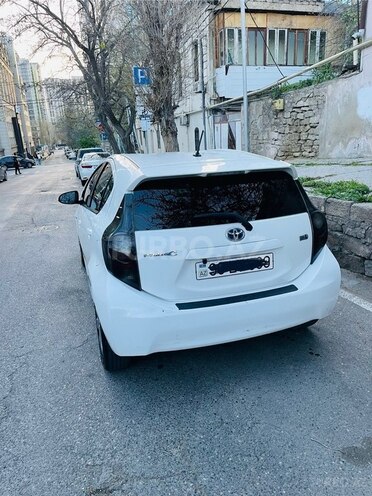 Toyota Prius C 2013, 304,166 km - 1.5 l - Bakı