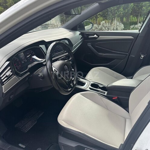 Volkswagen Jetta-8