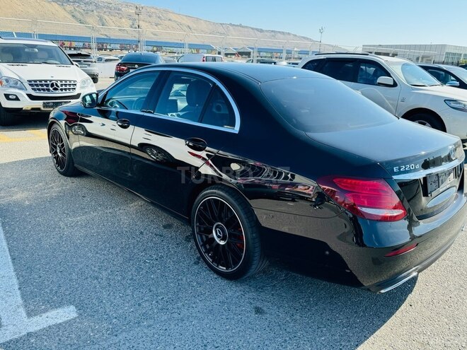Mercedes E 220 d 4MATIC 2019, 145,000 km - 2.2 l - Bakı