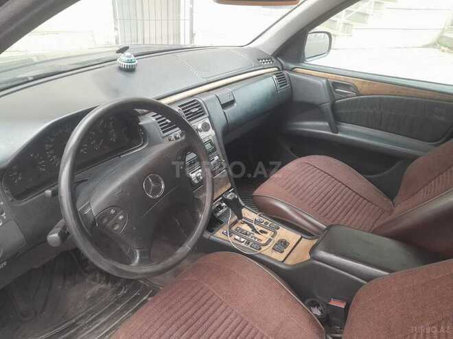 Mercedes E 220 d 1999, 215,438 km - 2.2 l - Gəncə