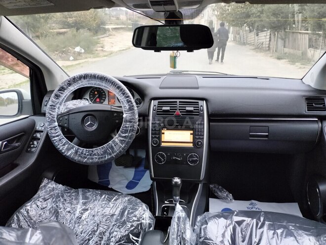 Mercedes B 180 2011, 97,000 km - 1.6 l - Bakı