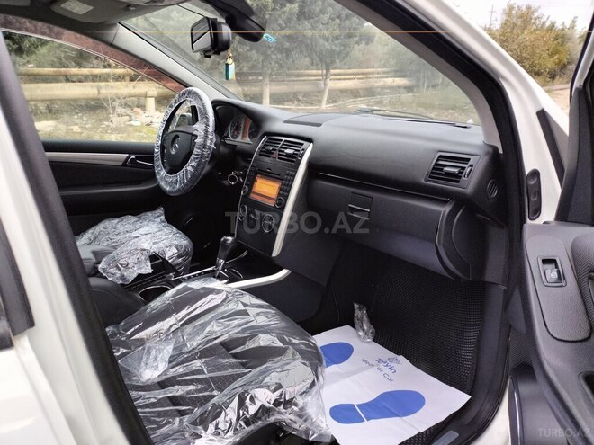 Mercedes B 180 2011, 97,000 km - 1.6 l - Bakı