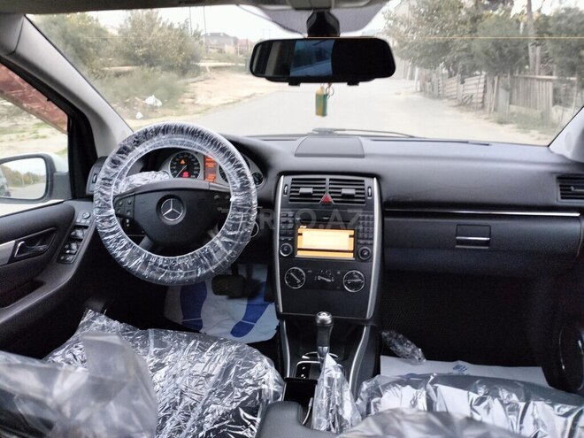 Mercedes B 180 2011, 97,000 km - 1.6 l - Bakı