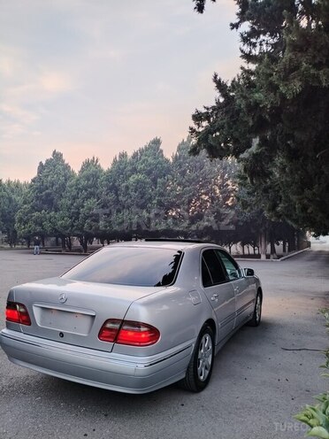 Mercedes E 220 d 2001, 335,000 km - 2.2 л - Bərdə