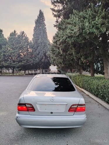 Mercedes E 220 d 2001, 335,000 km - 2.2 л - Bərdə