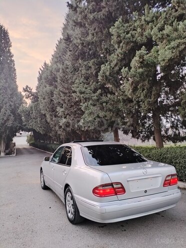 Mercedes E 220 d 2001, 335,000 km - 2.2 л - Bərdə