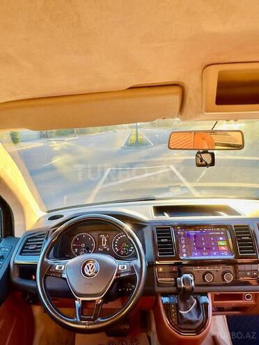 Volkswagen Transporter-10
