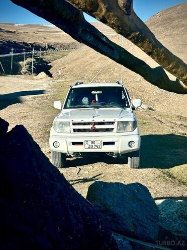 Mitsubishi Pajero io 1999, 380,000 km - 1.8 l - Bakı