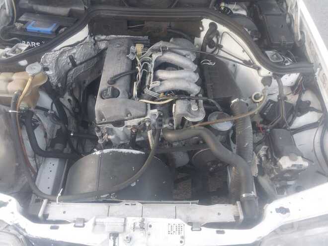 Mercedes E 200 d 1990, 588,365 km - 2.0 l - Astara