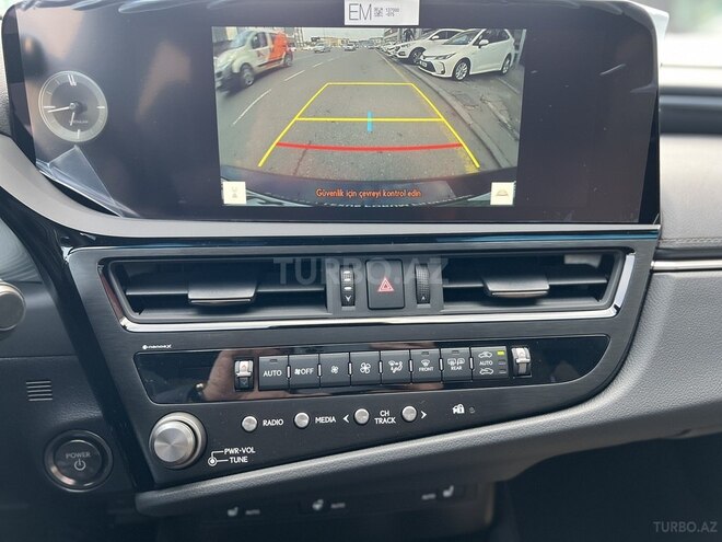 Lexus ES 300h-11