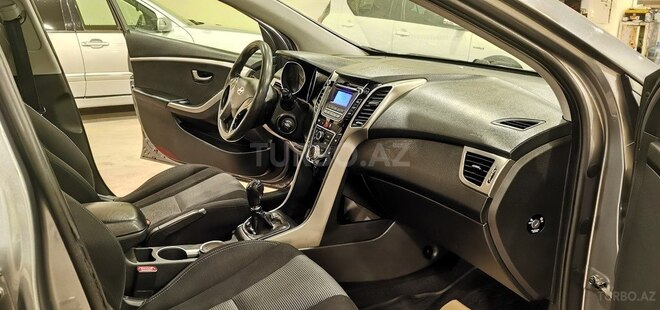Hyundai i30 2013, 283,000 km - 1.6 l - Sumqayıt