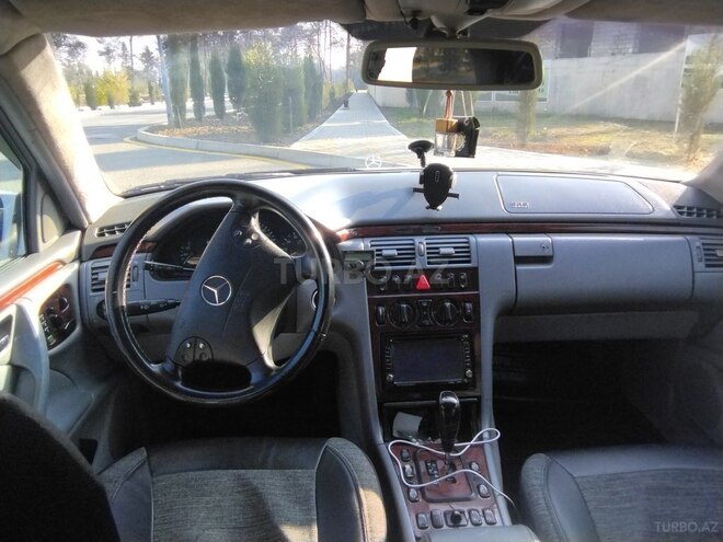 Mercedes E 280 1999, 329,770 km - 2.8 l - Naftalan