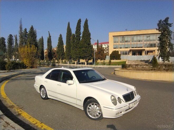 Mercedes E 280 1999, 329,770 km - 2.8 l - Naftalan