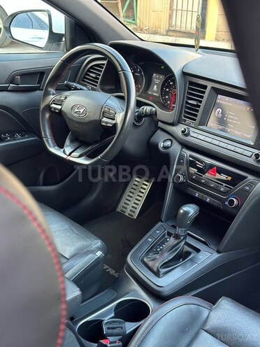Hyundai Elantra 2018, 120,701 km - 1.6 l - Bakı