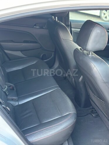 Hyundai Elantra 2018, 120,701 km - 1.6 l - Bakı