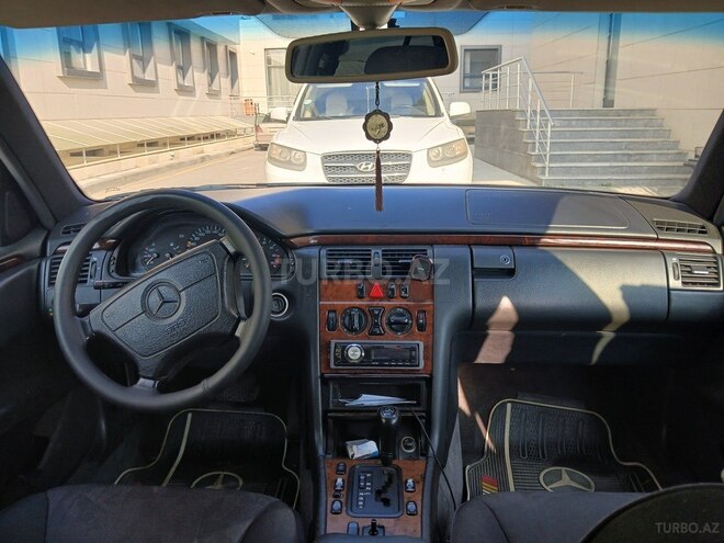 Mercedes E 240 1997, 425,805 km - 2.4 l - Sabirabad