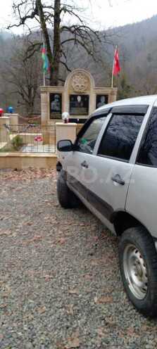Chevrolet Niva 2004, 363,000 km - 1.7 l - Lerik