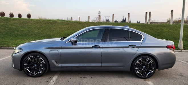 BMW 530e-7