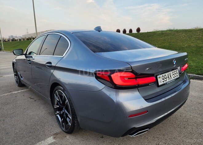 BMW 530e-10